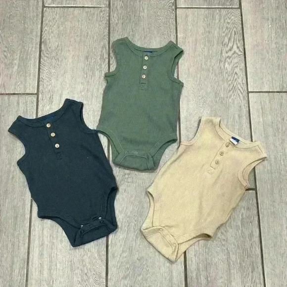 Old Navy Other - Old Navy Bodysuits Onsies Size 3-6 Months